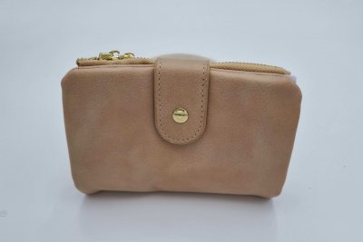 VIlágosbarna csatos pénztárca 